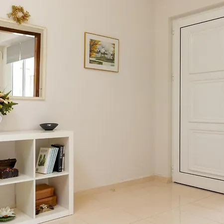 Cozy 2 Bedroom In Chania شقة خانيا