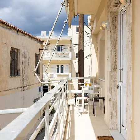 Cozy 2 Bedroom In Chania